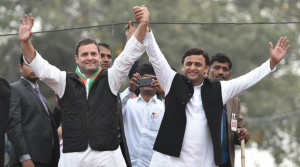 Lucknow: Uttar Pradesh Chief Minister and Samajwadi Party President Akhilesh Yadav and Congress Vice President Rahul Gandhi during their road show in Lucknow on Sunday. PTI Photo by Nand Kumar(PTI1_29_2017_000257A)